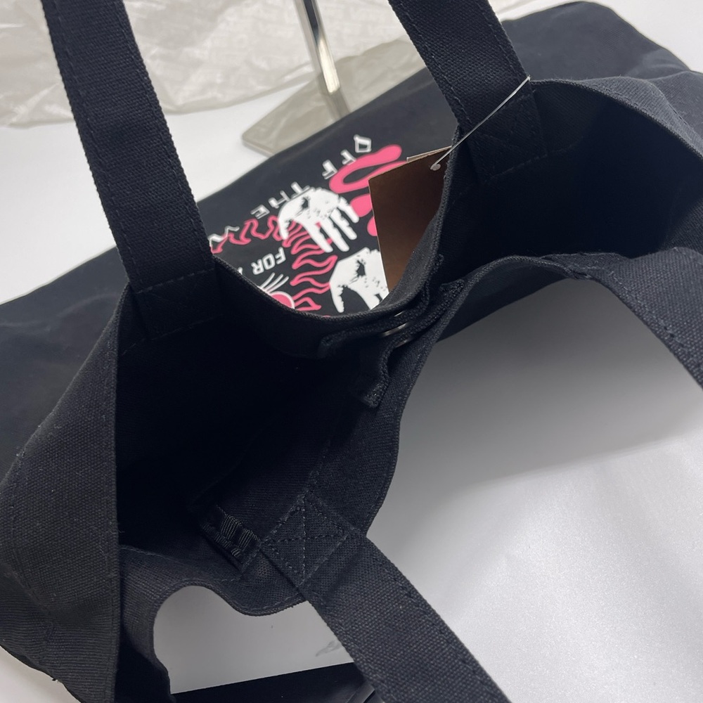 Vans Campus Tote Bag Black/Pink Snap closure With Inside Pocket VN000HE9BLK
NWT - Picture 11 of 16